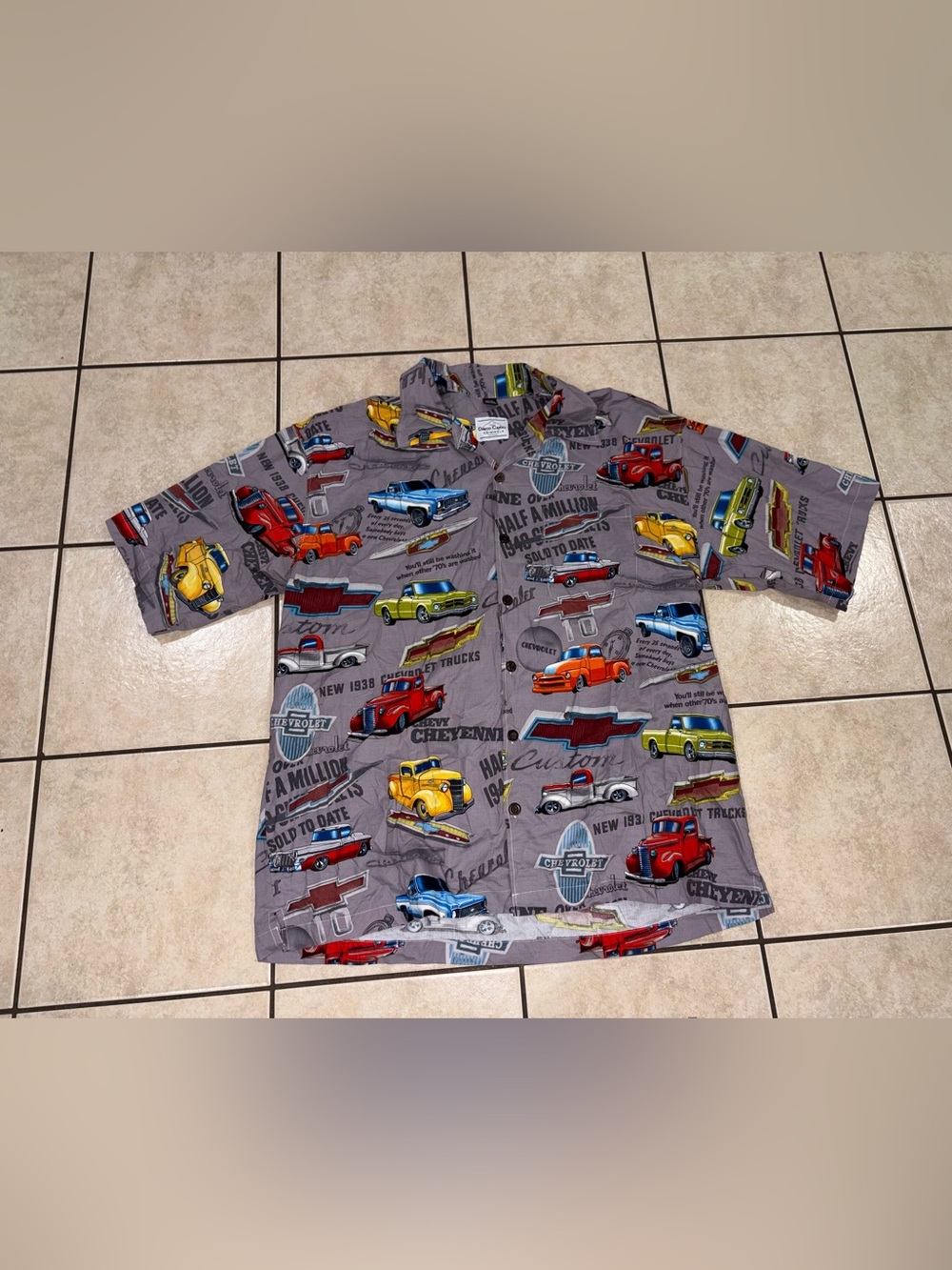 Men's Gray Vintage Car Print Button-Up Shirt